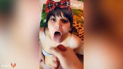 Licealistka dostaje swojego pierwszego cum w usta od kolegi z klasy