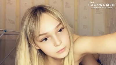 Nienasycona uczennica daje miażdżący pulsujący oral creampay koleżance z klasy